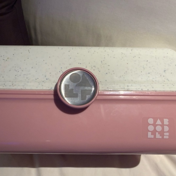 Caboodles On-The-Go Girl makeup box in the Funfetti Flitter Over Dusty Rose colo - Picture 4 of 4